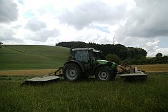 Traktor auf dem Feld